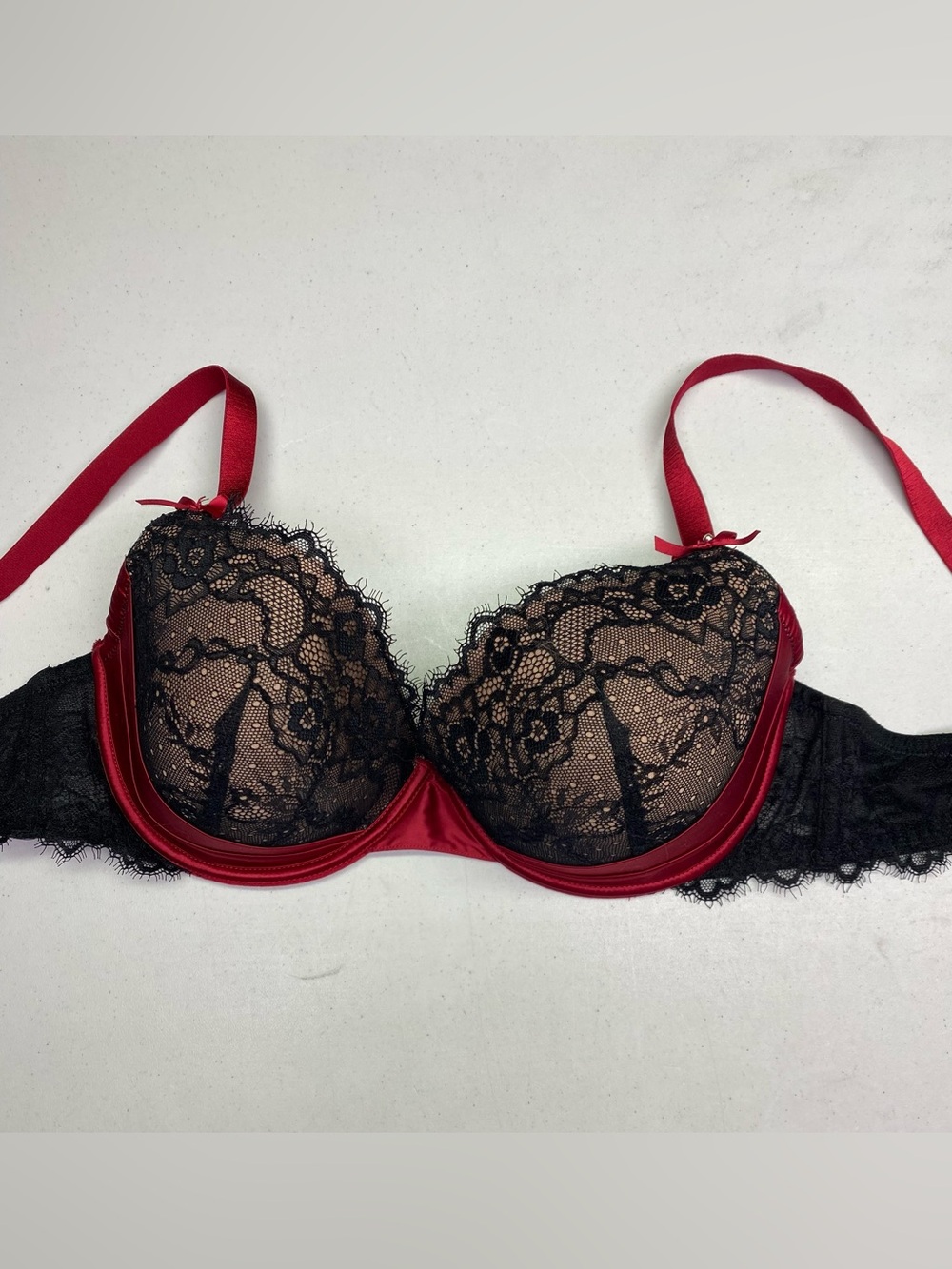 Adore Me Black Lace Red Satin Trim Underwire Bra 38DD *P1042